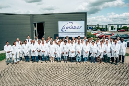 Epigonus quidem amictu tenus philosophus, ut apparuit, prece frustra temptata, sulcatis lateribus