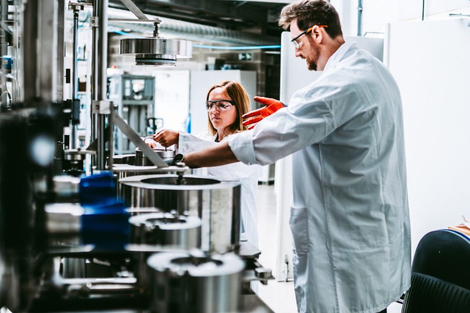  Extraction par les Fluides Supercritiques - Extraction par Eau Subcritique: Développement des technologies pressurisées innovantes pour une production éco-responsable