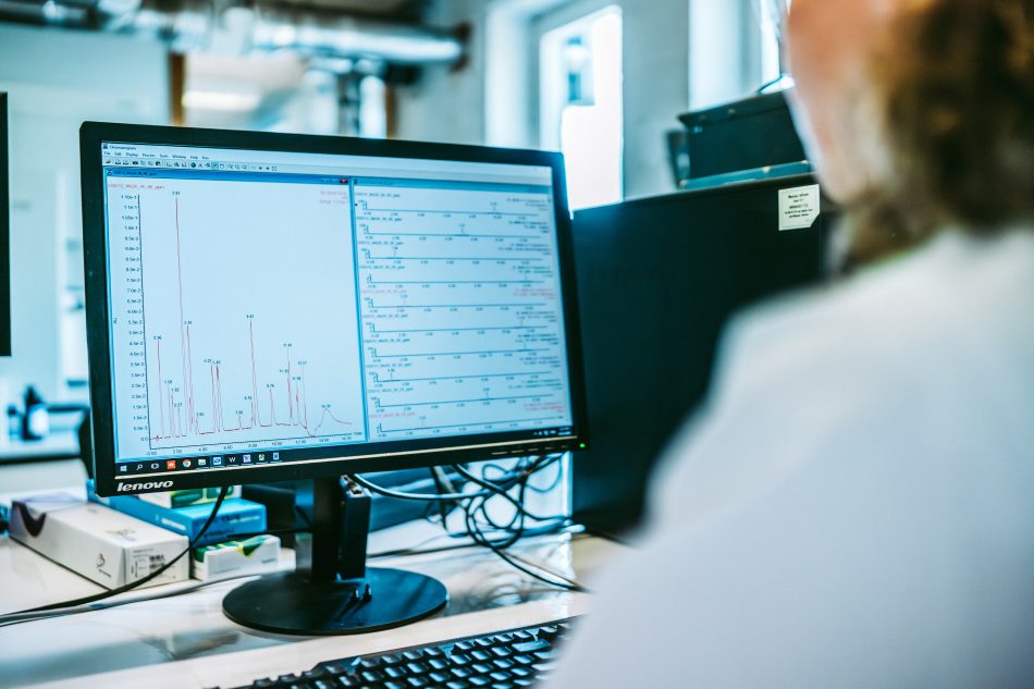 Caractérisation complète des extraits de plantes terrestres, aquatiques et de métabolites fermentaires par des outils chromatographiques de pointe