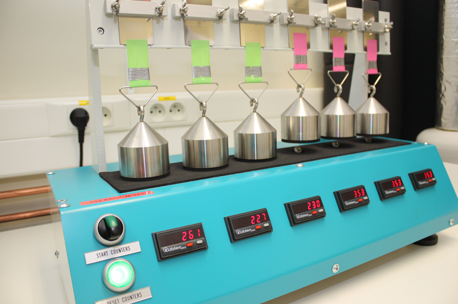 Caractérisation des étiquettes et des adhésifs 